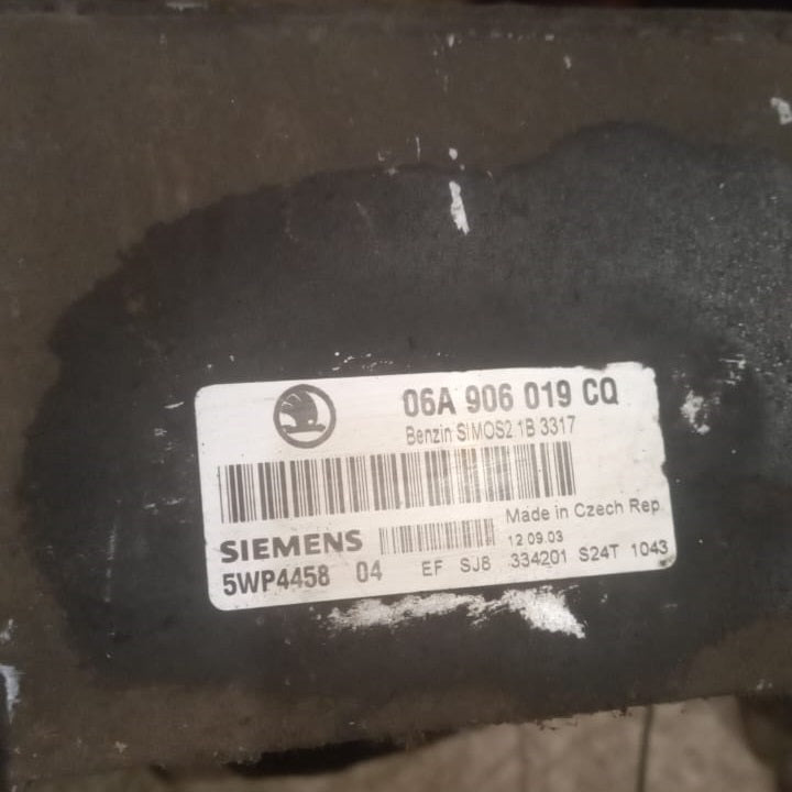 Skoda Octavia Simos 2.1B 06A906019CQ 5WP4458 IMMO OFF