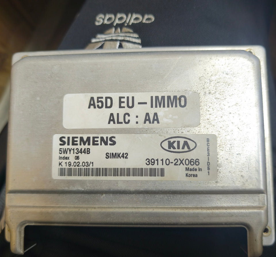 Kia Rio SIMK-42 5WY1344B 39110-2X066 IMMO OFF