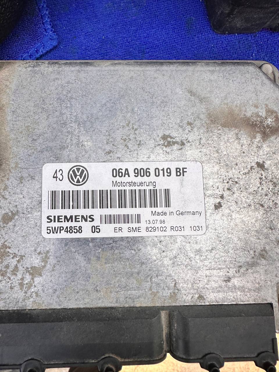 VW Golf 4 06A906019BF 5WP4858 IMMO OFF